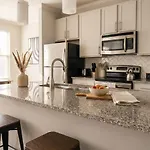 Boulevard Midtown 1br Pool Gym Parking 01 Apartment