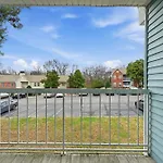 Charming Apartment With Fireplace & Dining Area