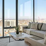 Landing Amazing 2Bd Pool Rooftop Lounge