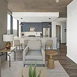 Landing Amazing 2Bd Pool Rooftop Lounge