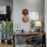 2br In Walkable Area & 5 Mins To Broadway Apartment *
