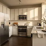 Apartment Boulevard Midtown 30ft Ceilings 1br 01 Nashville