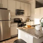 Boulevard Midtown 1br Pool Gym Parking 01