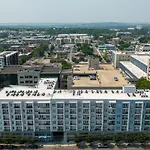Boulevard Stays Midtown 1Br Pool Gym Parking 01