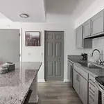 Landing - The Metropolitan *