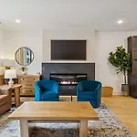 3br Townhome Rooftop Views Hot Tub & Fireplace Apartment *