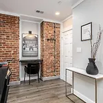 Apartment Music Dreams Downtown - Parking Included