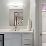 Landing Incredible In Downtown Hermitage Apartment *
