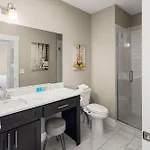 Apartment Midnight Strings - Cozy And Close To Downtown *