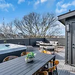 Apartment Luxe Urban Retreat - Private Rooftop Hot Tub Deck *