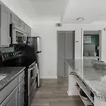 Landing - The Metropolitan