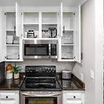 Apartment Music Dreams Downtown - Parking Included