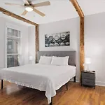 Apartment The Nook - Barn Doors & Broadway Dreams