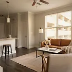 Apartment Boulevard Midtown 1br Pool Gym Parking 07 *
