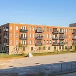 Beautiful In The Heart Of Downtown Walk To Broadway *