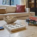 Modern Multi-level Retreat With Rooftop Hot Tub Apartment Nashville