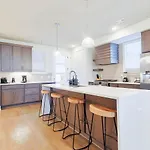 New Hidden Gem, Luxury Kitchen, 5 Min To Broadway * Nashville