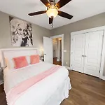 Midnight Strings - Cozy And Close To Downtown * Nashville