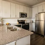 Boulevard Midtown 1br Pool Gym Parking 07