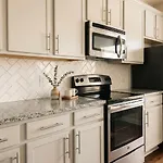 Boulevard Midtown 1br Pool Gym Parking 05