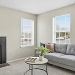 Charming With Fireplace & Dining Area * Nashville