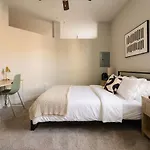Apartment Boulevard Midtown 1br Pool Gym Parking 02 Nashville