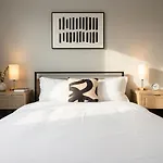 Boulevard Midtown 1br Pool Gym Parking 05 Apartment *