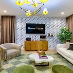 Luxe Urban Retreat - Private Rooftop Hot Tub Deck Apartment *