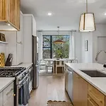 Modern Multi-level Retreat With Rooftop Hot Tub * Nashville