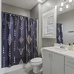2br In Walkable Area & 5 Mins To Broadway Nashville