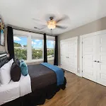 Midnight Strings - Cozy And Close To Downtown * Nashville