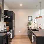 2 Bedroom + Loft Condo, Coffee Shop In Building * Nashville