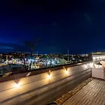 Apartment Modern Luxe Townhome With Rooftop Cinema *