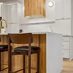 New Modern Escape With Rooftop Hot Tub *