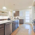 New Hidden Gem, Luxury Kitchen, 5 Min To Broadway Apartment Nashville