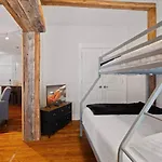 Apartment The Nook - Barn Doors & Broadway Dreams