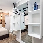 Music Dreams Downtown - Parking Included Apartment *