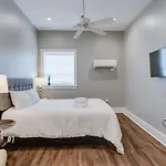 Bright And Cozy Church Conversion1br Apartment