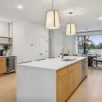 Apartment New Modern Escape With Rooftop Hot Tub Nashville