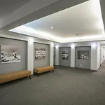 Beautiful In The Heart Of Downtown Walk To Broadway Apartment