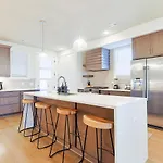 Stylish Brand-new Townhome Near Hotspots Apartment Nashville