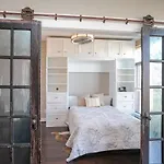 Beautiful In The Heart Of Downtown Walk To Broadway Apartment