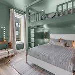 Apartment Luxe Urban Retreat - Private Rooftop Hot Tub Deck *