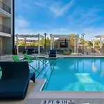 Boulevard Midtown 1br Pool Gym Parking 02