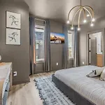 Apartment Luxe Urban Retreat - Private Rooftop Hot Tub Deck