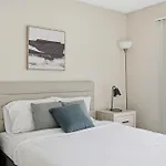 Apartment Charming With Fireplace & Dining Area *