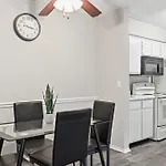 Comfortable Retreat With In-unit Washerdryer Apartment