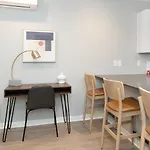 Landing Stunning Studio Courtyard Gym Apartment Nashville