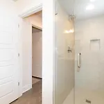 Apartment New Hidden Gem, Luxury Kitchen, 5 Min To Broadway *