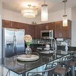 Beautiful In The Heart Of Downtown Walk To Broadway *